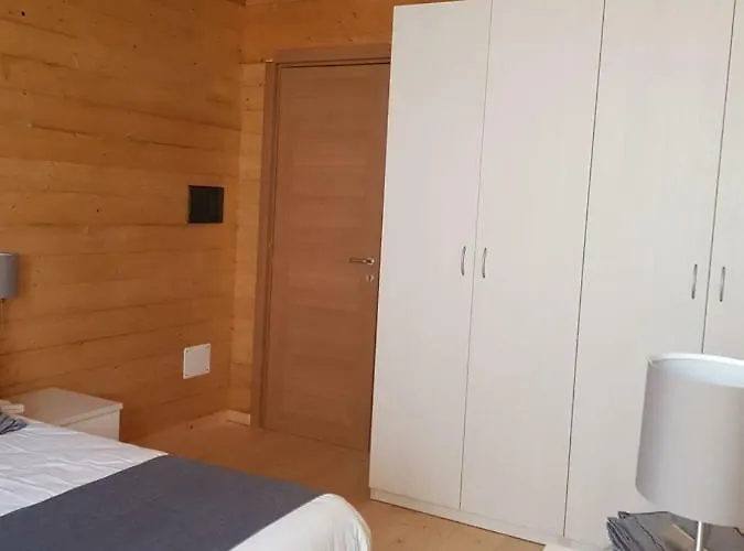 アパートホテル Lorica Suite Lago 4*