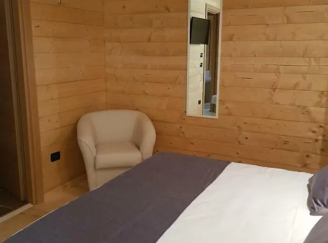 Lorica Suite Lago Apartmanhotel Lorica